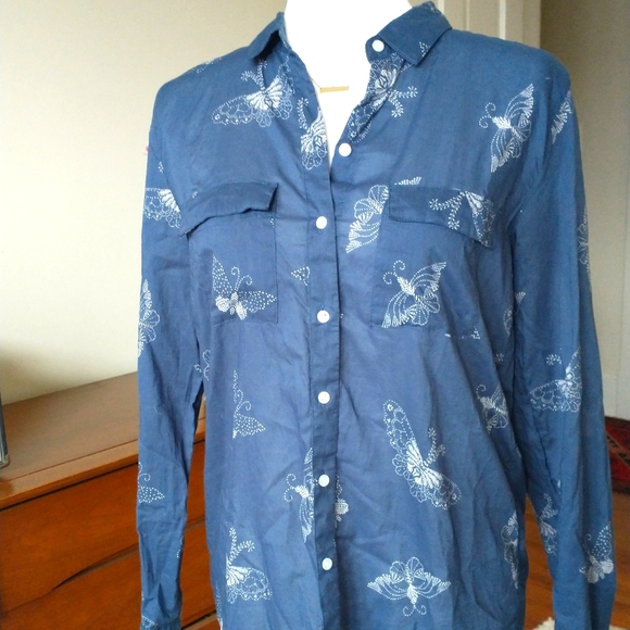 Gap Butterfly Button Down- XS - Picture 6 of 6
